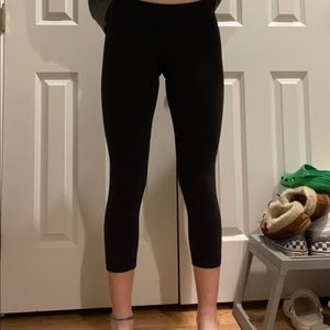 Lululemon black leggings 21” crop